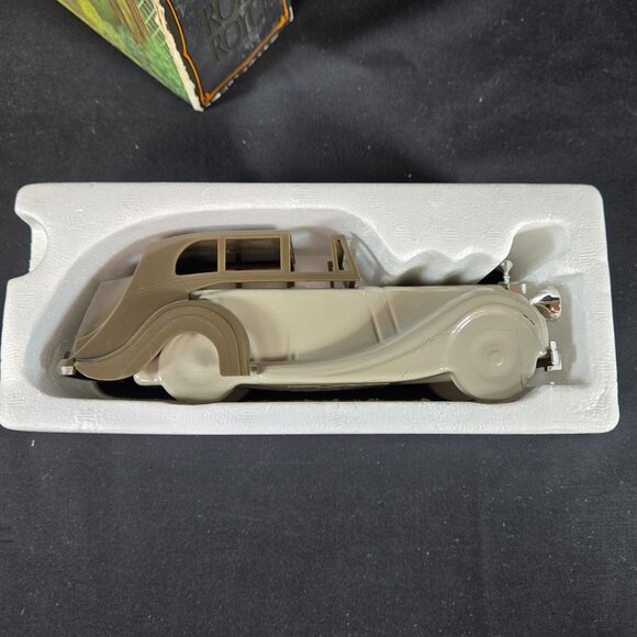 Vtg 70s Avon Bottle Decanter Rolls-Royce Silver Wraith Mostly Full -Display Only - Picture 10 of 13